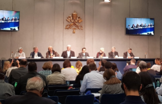 Briefing del giorno 25 ottobre nella Sala Stampa Vaticana sui lavori dell’Assemblea Speciale del Sinodo dei Vescovi per la regione Pan-Amazzonica Briefing del giorno 25 ottobre nella Sala Stampa Vaticana sui lavori dell’Assemblea Speciale del Sinodo dei Vescovi per la regione Pan-Amazzonica